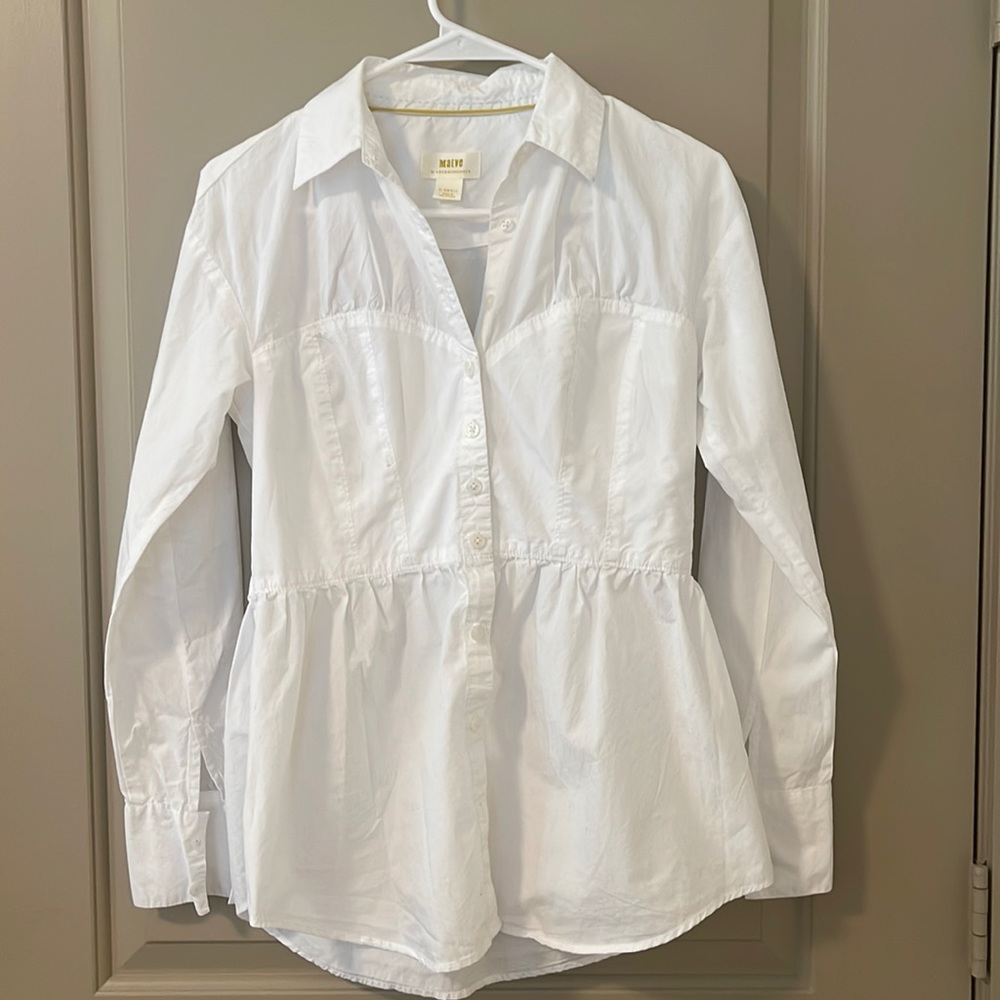 Feminine and flattering White button-down